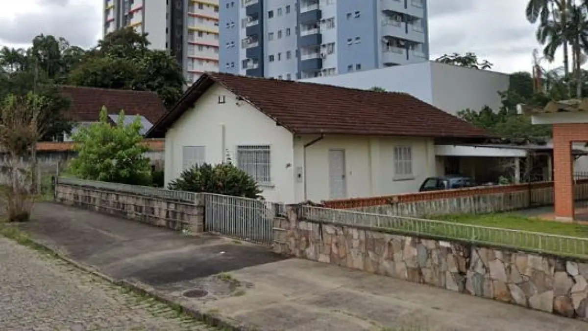 Terreno de 600m² na rua Porto União, Joinville.