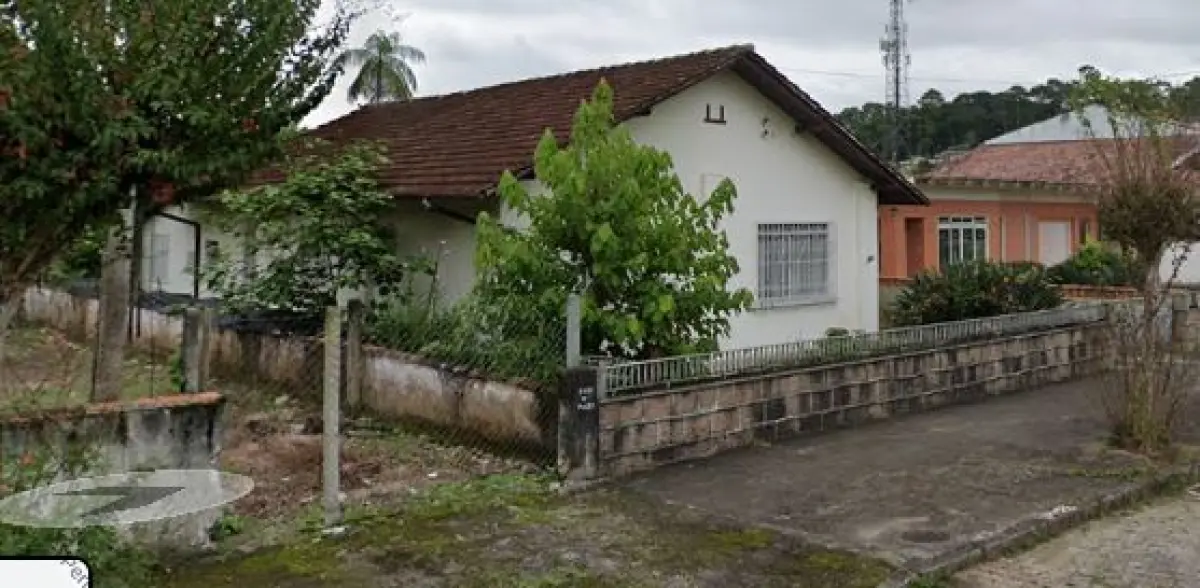 Terreno de 600m² na rua Porto União, Joinville.