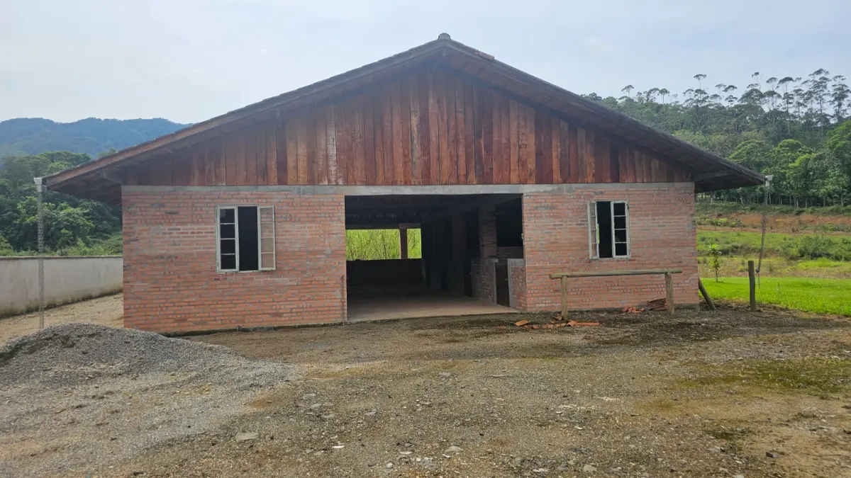 LOTE 005 - Casa Residencial na Rua Marechal Castelo Branco, bairro Bracinho, em Schroeder - SC