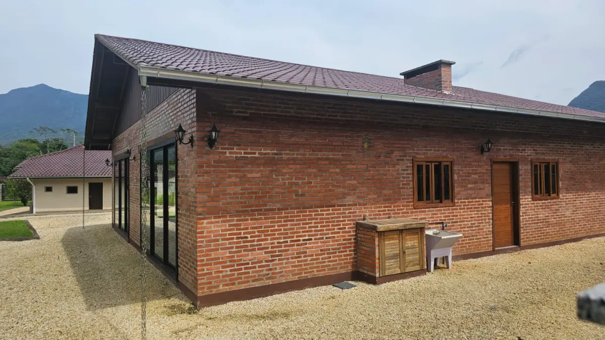 LOTE 005 - Casa Residencial na Rua Marechal Castelo Branco, bairro Bracinho, em Schroeder - SC