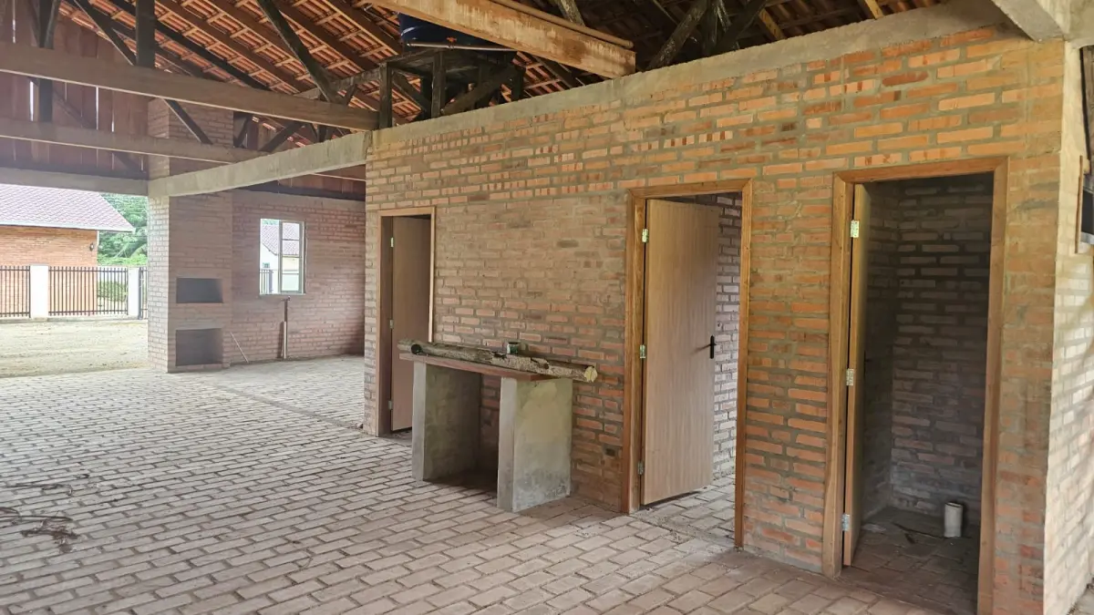 LOTE 005 - Casa Residencial na Rua Marechal Castelo Branco, bairro Bracinho, em Schroeder - SC