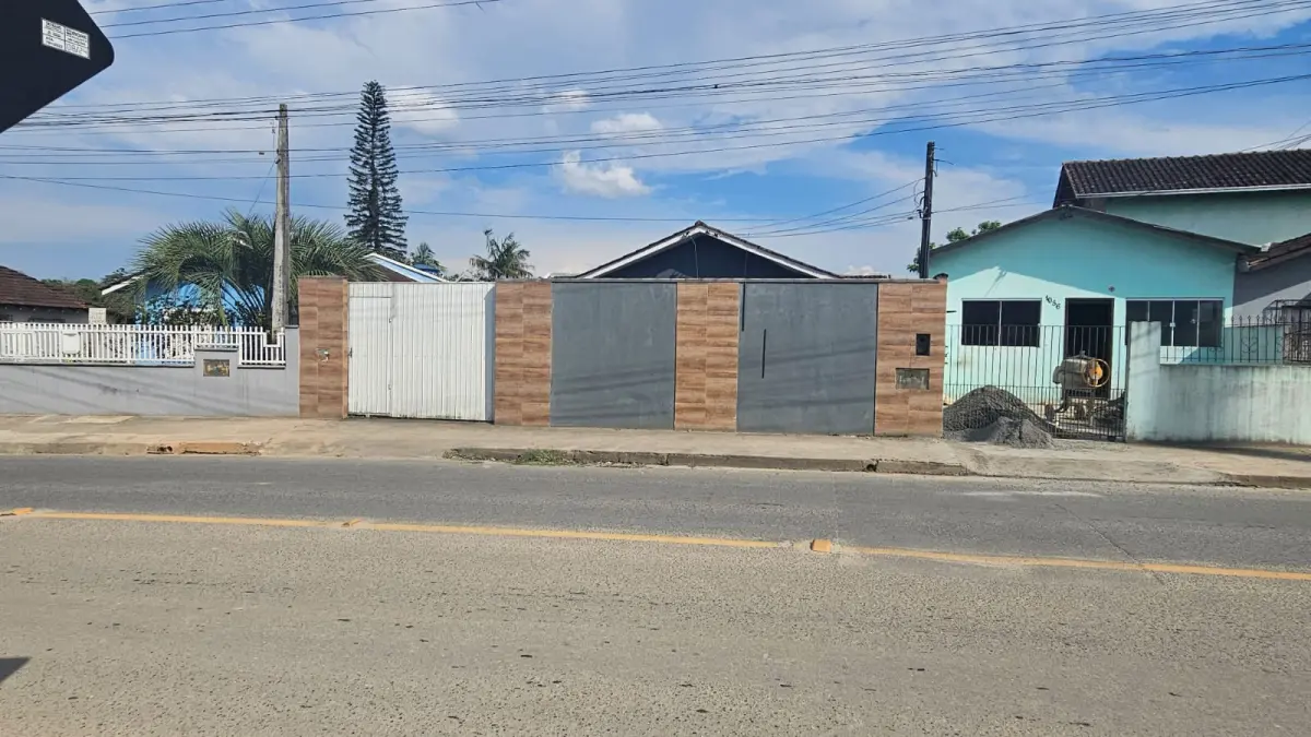 LOTE 004 - Casa Residencial na Rua Max Pruner, 1100, em Joinville/SC