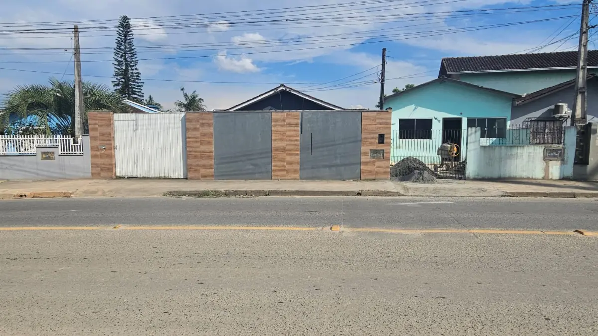 LOTE 004 - Casa Residencial na Rua Max Pruner, 1100, em Joinville/SC