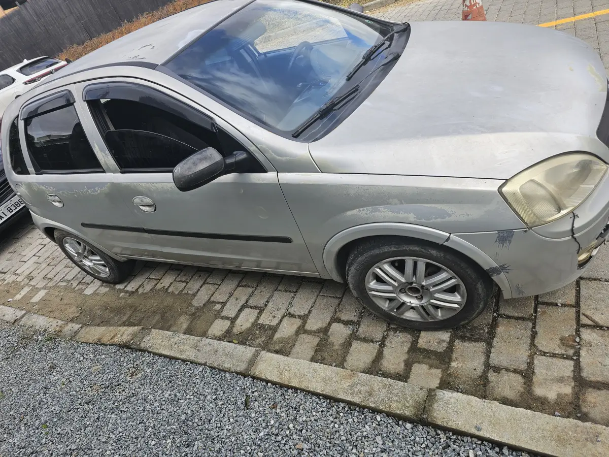 LOTE 001 - GM/CORSA HATCH, PLACAS DIG-0475; FABRICAÇÃO/MODELO 2002/2003; RENAVAM 788428357; COR PRATA