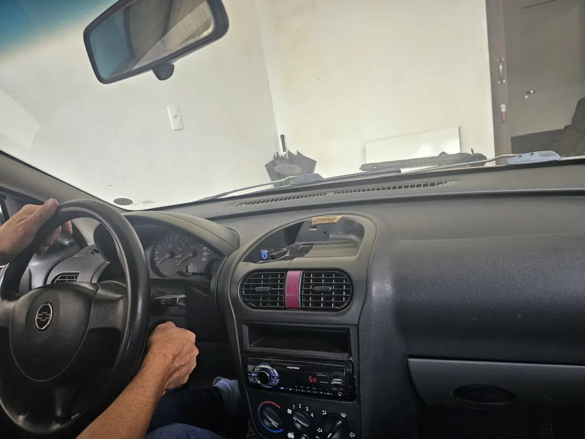 LOTE 001 - GM/CORSA HATCH, PLACAS DIG-0475; FABRICAÇÃO/MODELO 2002/2003; RENAVAM 788428357; COR PRATA