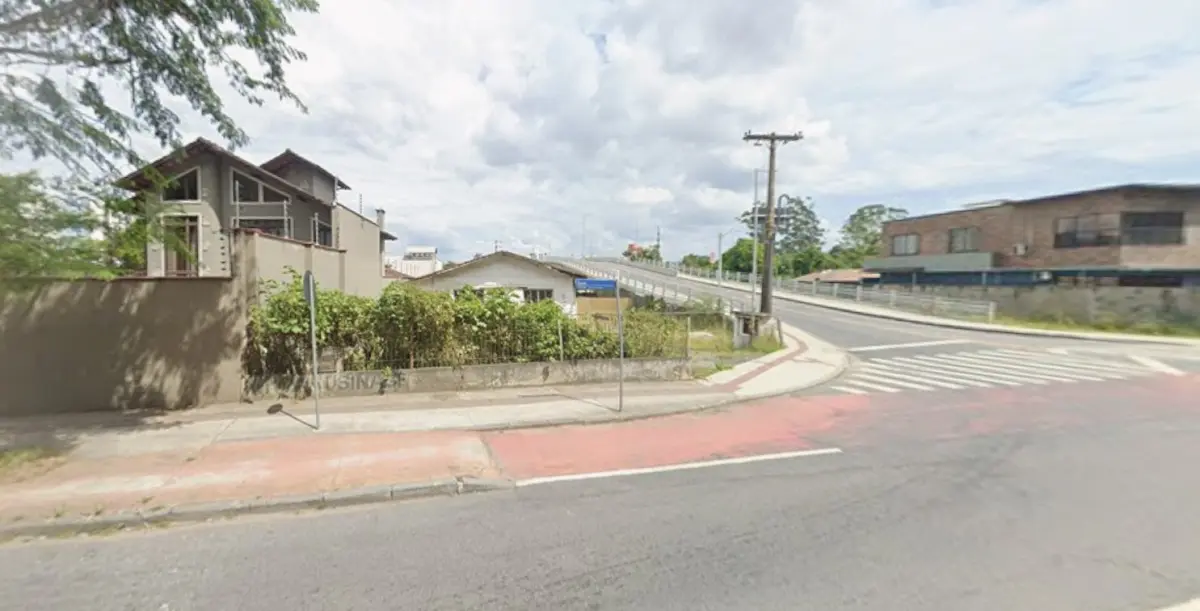 Terreno com área de 775,00m², com galpão de aprox. 229,00m², rua aubé, 1246 - boa vista, joinville/ sc.