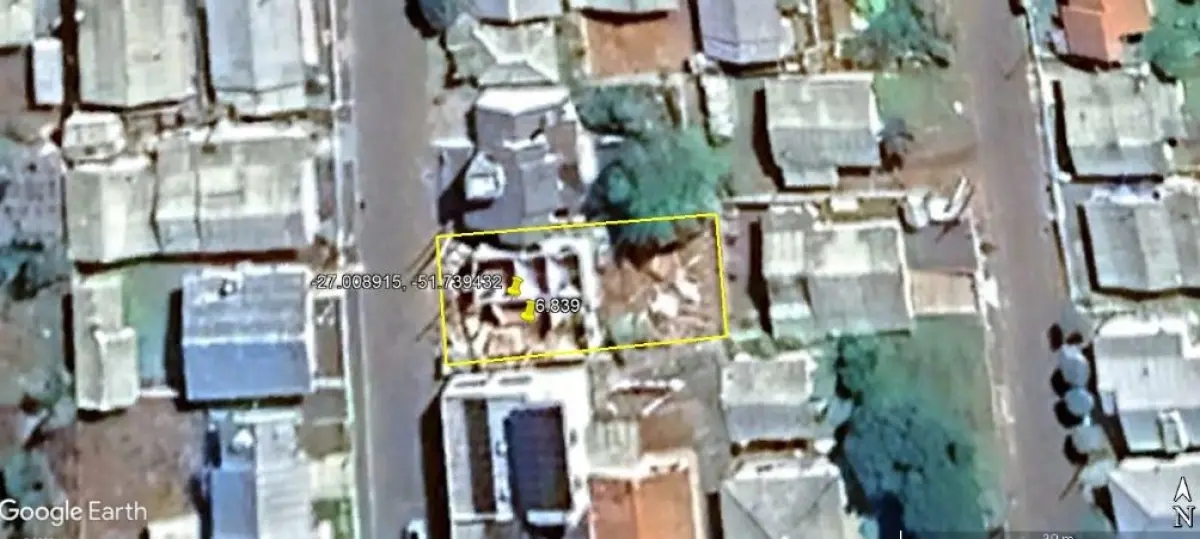 LOTE 002 - Terreno de 300 m², com construção inacabada, na Rua dos Crisantemos, S/Nº, Bairro Centro, em Vargem Bonita/SC,