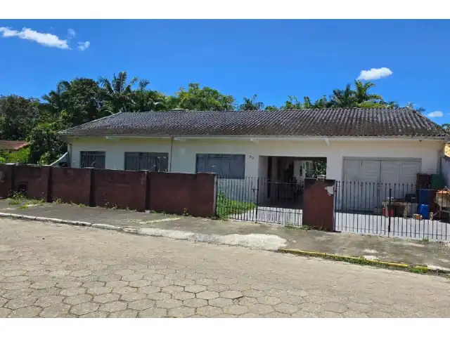 Leilão 1ª VT Joinville- 1ª Praça- Casa de apro. 220m², Rua Fancisco  Hreisemnou,  79,  Centro,  Araquari/SC.