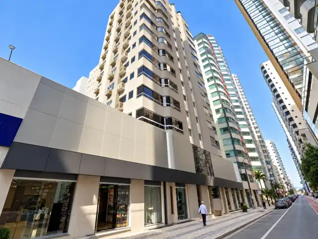 Venda direta- Sicoob São Miguel- Apartamento com 3 vagas de garagem em Balneário Camboriú/SC.