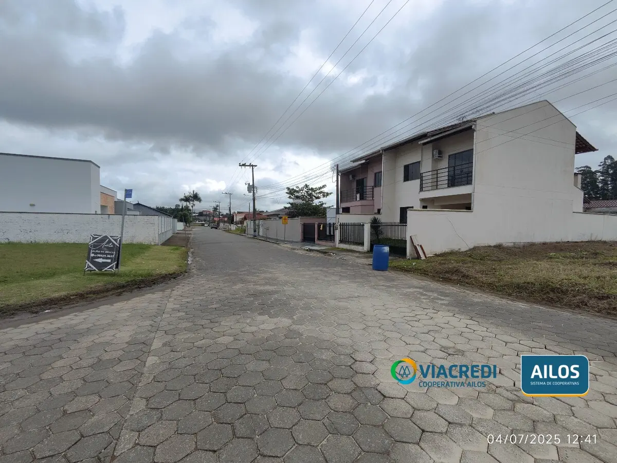 LOTE 001 - Sobrado 02- de Residencial Zucki,  rua Eugenio Marchi, nº 221, no bairro Santa Terezinha,  Gaspar/SC.