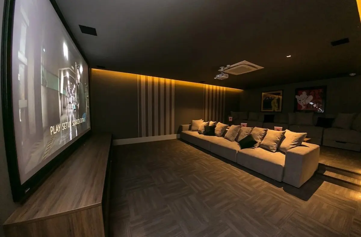 LOTE 0002 - Apartamento de n°1112, 11º pavimento, do Residencial Plaza Monet e suas garagens