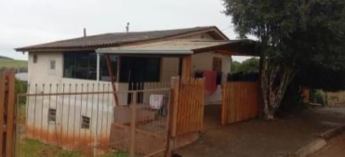 LOTE 001 - Casa na rua Hugo Braghirolli, 48, Centro, Sananduva.