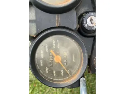 LOTE 001 - Motocicleta Yamaha YBR 125E/ 2004/2004, cor prata/ placas MDN1F09, Renavam n. 00840167377,