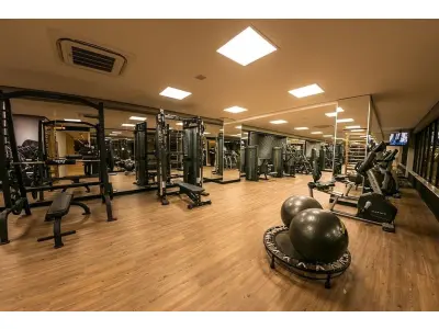 LOTE 0002 - Apartamento de n°1112, 11º pavimento, do Residencial Plaza Monet e suas garagens