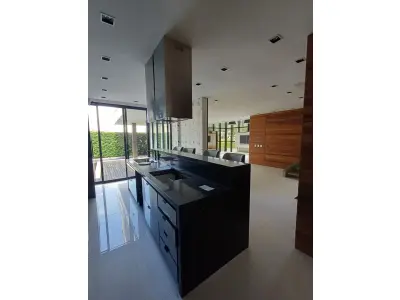 LOTE 011 - Casa de 444m2 , Condomínio Royal Garden- Joinville/ SC.