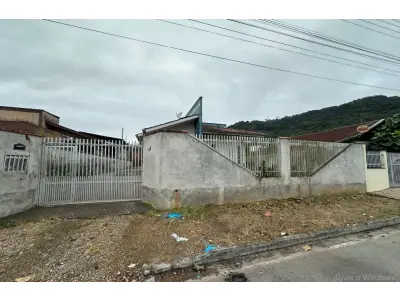 LOTE 001 - Casa na Rua Ervino Emilio Moreira, Nº77, Bairro Seminário, em Corupá/SC