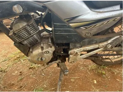 LOTE 001 - Motocicleta Yamaha YBR 125E/ 2004/2004, cor prata/ placas MDN1F09, Renavam n. 00840167377,