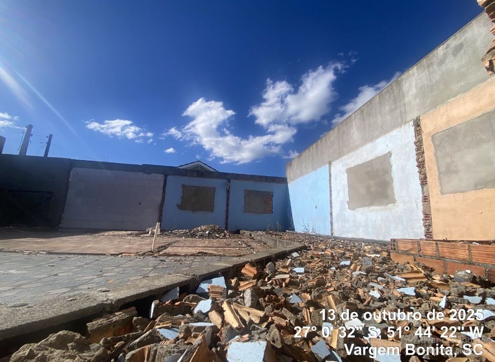 Imóvel 300,00 M², Na Rua Dos Crisantemos, S/nº, Lote Nº06 Da Quadra C – Loteamento Bela Vista I, Bairro Centro, Em Vargem Bonita/sc, localizado em Vargem Bonita - SC