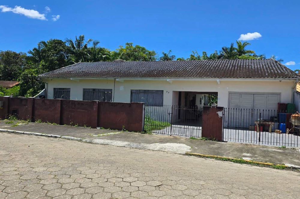 Leilão 1ª VT Joinville- 2ª Praça- Casa de apro. 220m², Rua Fancisco  Hreisemnou,  79,  Centro,  Araquari/SC.